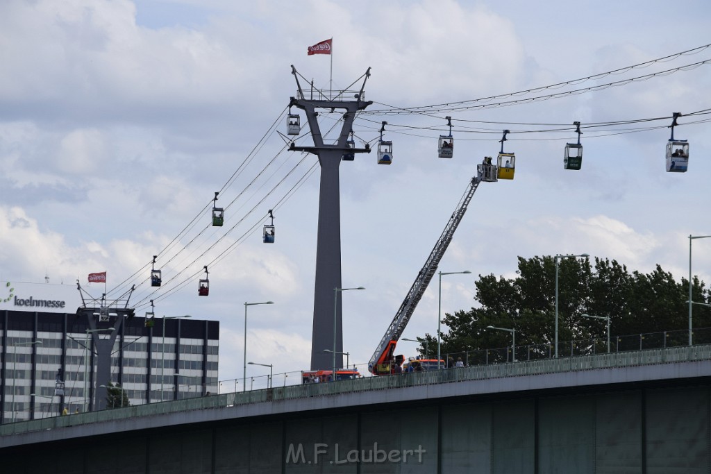 Koelner Seilbahn Gondel blieb haengen Koeln Linksrheinisch P097.JPG - Miklos Laubert